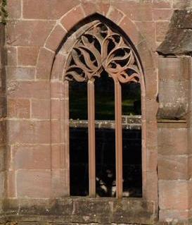 Gotisches Fenster des einstigen Kreuzgangs von Kloster Hirsau