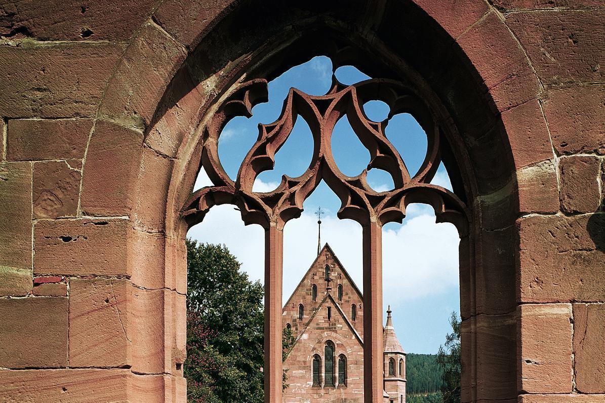 Monastère de Hirsau, fenêtre de la chapelle de la vierge