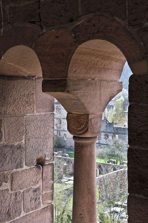 Kloster Hirsau, Blick durch den Säulengang